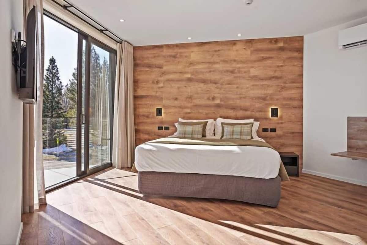 1 bedroom, desk, laptop workspace, blackout curtains