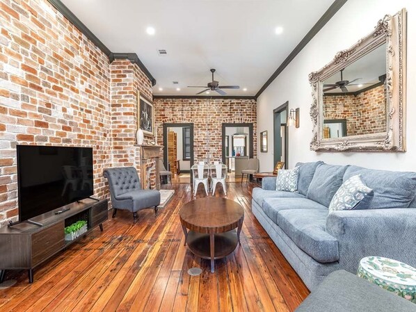 House, Multiple Beds, Fireplace, Garden View | Living area | 40-inch TV with digital channels, fireplace