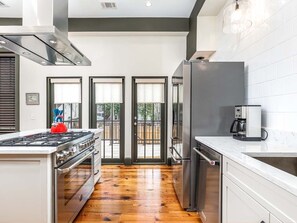 House, Multiple Beds, Fireplace, Garden View | Private kitchen | Fridge, microwave, oven, stovetop