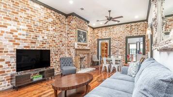 House, Multiple Beds, Fireplace, Garden View | Living area | 40-inch TV with digital channels, fireplace