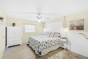4 habitaciones, tabla de planchar con plancha y cuna de viaje