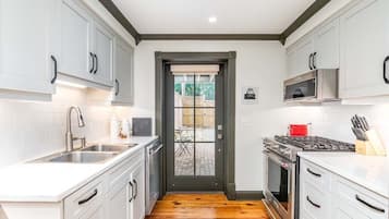 House, Multiple Beds, Kitchen, Garden View | Private kitchen | Fridge, microwave, oven, stovetop