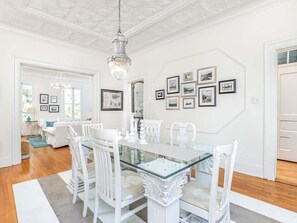 Maison, plusieurs lits, cuisine, vue jardin | Restauration