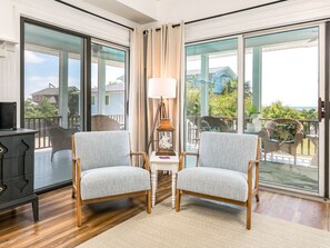 獨棟房屋, 多張床, 廚房, 海灘景觀 | 起居區 | 電視