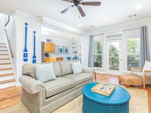 Rumah, Beberapa Tempat Tidur, akses ke kolam renang, pemandangan kolam renang | Area keluarga | Televisi 40-inci dengan saluran TV digital