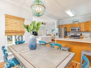 Rumah, Beberapa Tempat Tidur, akses ke kolam renang, pemandangan kolam renang | Tempat makan