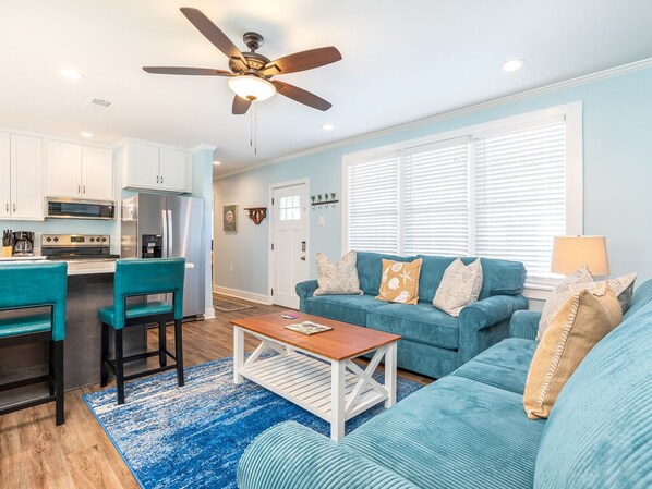 House, Multiple Beds, Kitchen, Beach View | Living area | 40-inch TV with digital channels