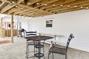 Condo, Multiple Beds, Kitchen, Beach View | Outdoor dining