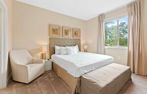 4 bedrooms, travel cot, WiFi, bed sheets - 5 minutes to Disney! Gorgeous resort home with 4 spacious suites. (Kissimmee)