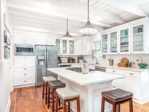 House, Multiple Beds, Kitchen, Garden View | Private kitchen | Fridge, microwave, oven, stovetop