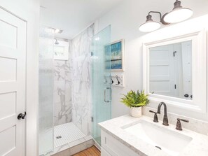 House, Multiple Beds, Kitchen, Garden View | Bathroom | Hair dryer, towels