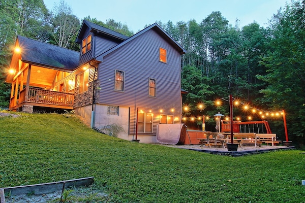 Many areas to gather with friends and family both indoors and outdoors