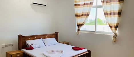 3 chambres, fer et planche à repasser, Wi-Fi, draps fournis