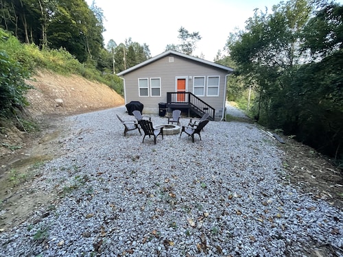 Rockhouse hillside retreat