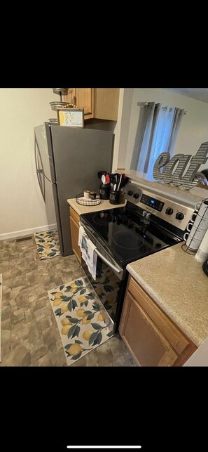 Fridge, microwave, oven, stovetop