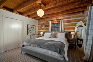 4 quartos, escrivaninha, ferros/tábuas de passar roupa, berço de viagem