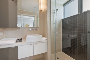 Bathroom - Quattro Apartments (Spring Hill)