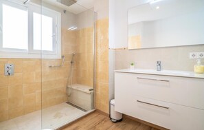 Shower - Amazing apartment in Málaga with WiFi (Málaga)
