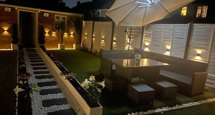 North Avenue Guest House Ltd, Heathrow Airport-Free Parking