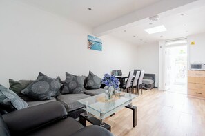 65-tums smart-tv med digitalkanaler, Netflix och streamingtjänster