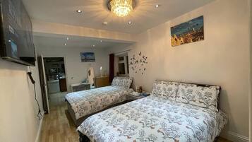 Deluxe Family Room with External Private Bathroom