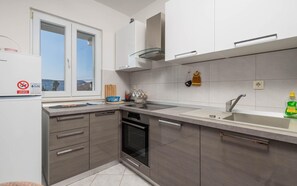 Réfrigérateur, four, plaque de cuisson