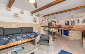 Smart TV, table football, ping pong - Cozy home in Novi Vinodolski (Novi Vinodolski)