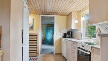 Coffee/tea maker, fridge, stovetop, dishwasher