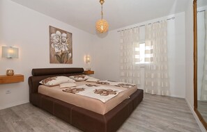 2 chambres, fer et planche à repasser, Wi-Fi gratuit, draps fournis