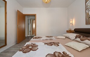 2 chambres, fer et planche à repasser, Wi-Fi gratuit, draps fournis