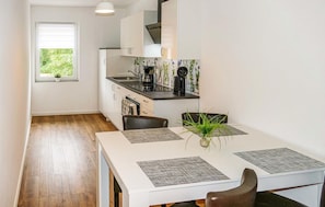 Fridge, oven, stovetop, coffee/tea maker - Cozy apartment in Passow OT Charlottenho (Passow OT Charlottenho)