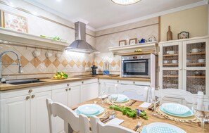 Fridge, stovetop, dishwasher