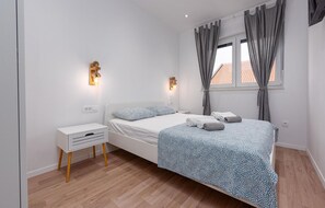 3 bedrooms, free WiFi, bed sheets - 3 bedroom gorgeous apartment in Vrsi (Vrsi)