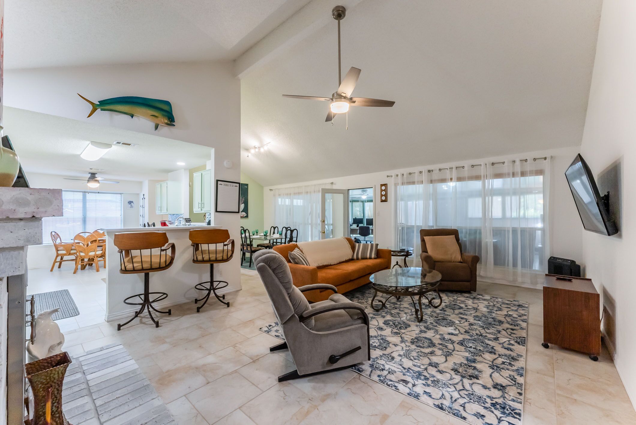 Private Hot Tub, Stone Floors, Tall Fenced Yard, Fire Pit, & BBQ Grill