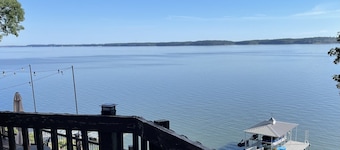 Lake life at its best, Home on Ky Lake. Amazing Sunrises! Near Moors Resort.