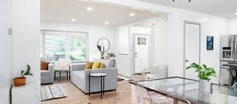 Whole Renovated 5 BR Home minutes to downtown Asheville, Pets welcome