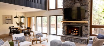 *NEW* Luxury modern chalet on 10 Acres in the Pocono mountains