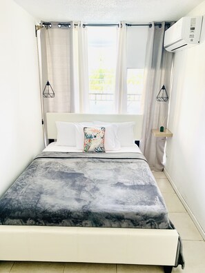1 dormitorio, escritorio, tabla de planchar con plancha y wifi gratis