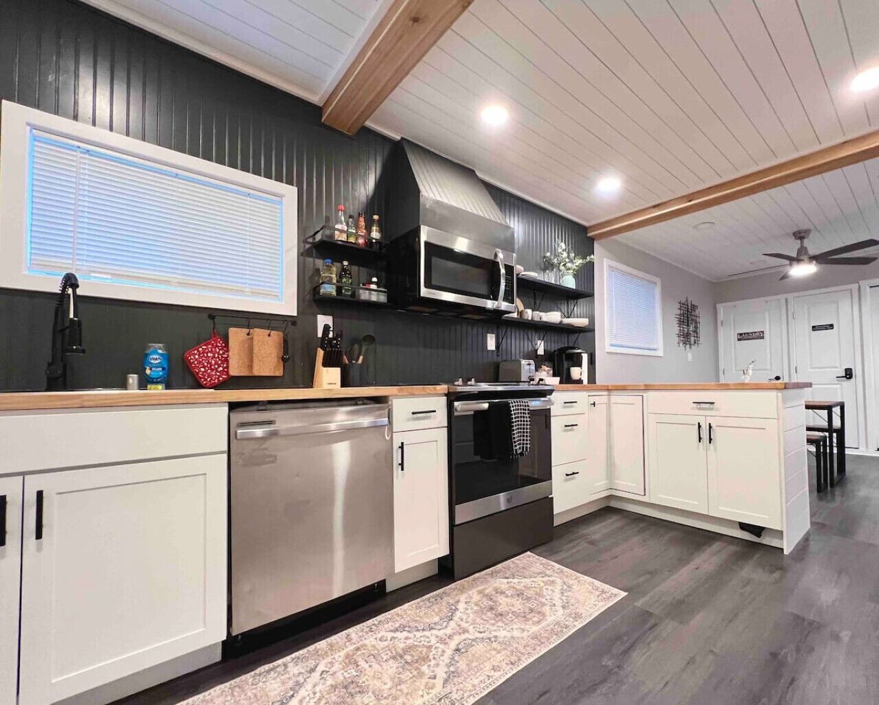 Guesthouse: Convenient/cozy 2 bedroom stay