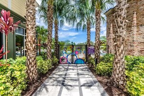Property grounds - Stylish/Themed Home near Disney / Resort Amenities (Four Corners)