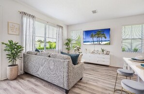 Smart TV, stereo, offices - Stylish/Themed Home near Disney / Resort Amenities (Four Corners)