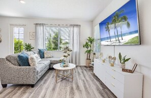 Smart TV, stereo, offices - Stylish/Themed Home near Disney / Resort Amenities (Four Corners)