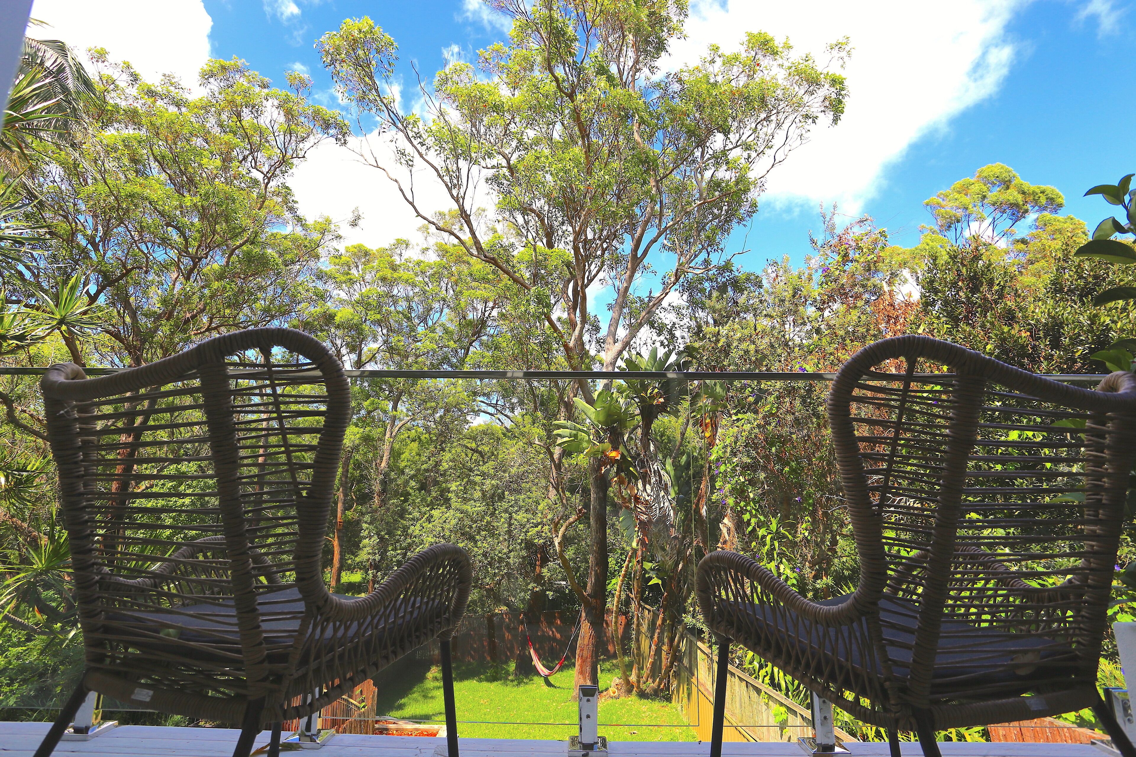 Leafy Coastal Retreat Overlooking Reserve