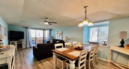 Birdie's Beach Club Villa - Cards Available; Walk to beach, pools, bar, tennis!