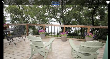 Cabin with amazing views, prime location and privacy! 3 bedrooms 2 bathrooms