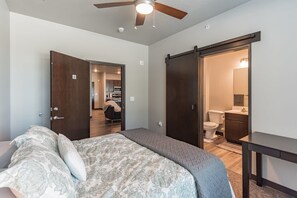 2 quartos, individualmente decorados, individualmente mobiliados