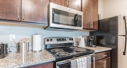 Spacious 2BR Suite W/patio Near Iowa State