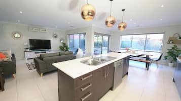 Comfort House | Private kitchen | Electric kettle, highchair, dining tables