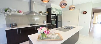 Designer Decor Home 8Bed WilliamsLanding