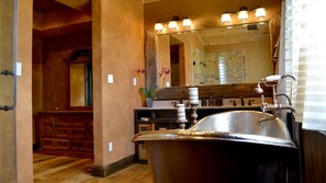 Duschwanne, Haartrockner, Toilettenpapier